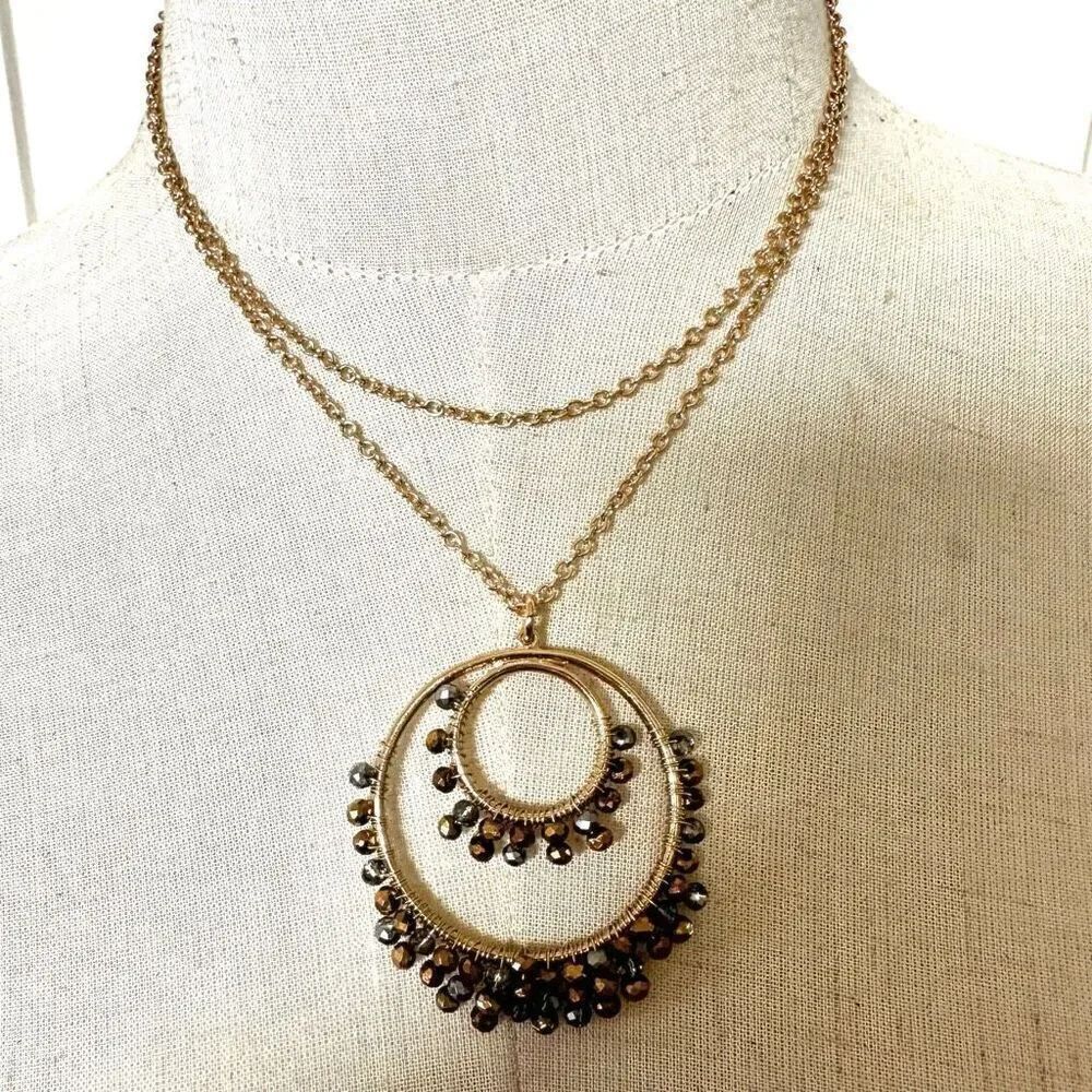 Avon gold tone long beaded circle pendant necklace